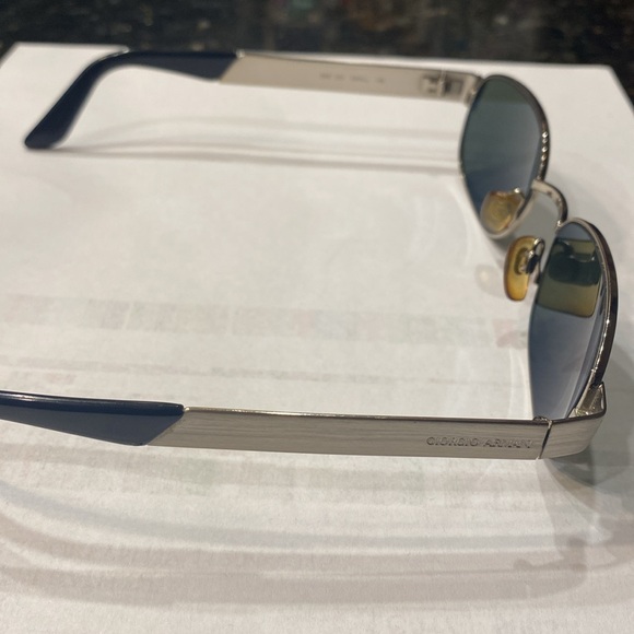 Giorgio Armani men’s vintage sunglasses - Picture 5 of 16